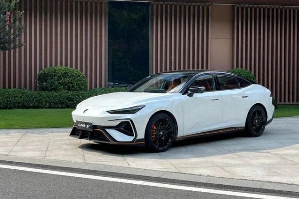 福盈策略 10万出头买2.0T+8AT，大掀背+电动尾翼一步到位！